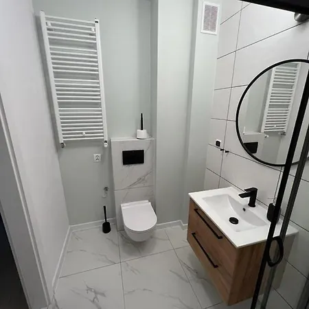 Akademicka Przy Onkologii 2 *